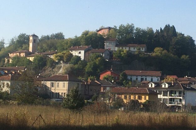 Lavori contro le frane a Baldichieri nell’area sotto l’ex castello e il cimitero