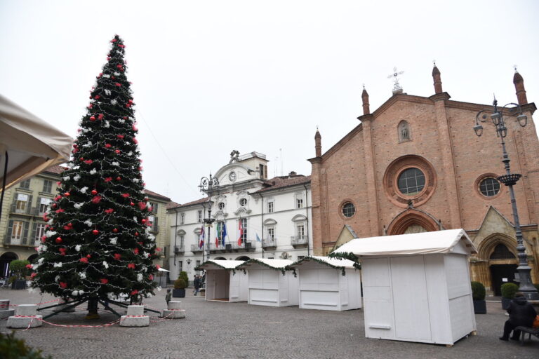 La locandina della Gazzetta d’Asti: ecco i principali argomenti della settimana