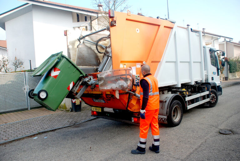 Nel periodo freddo Asp ferma per la raccolta settimanale, porta a porta, del verde