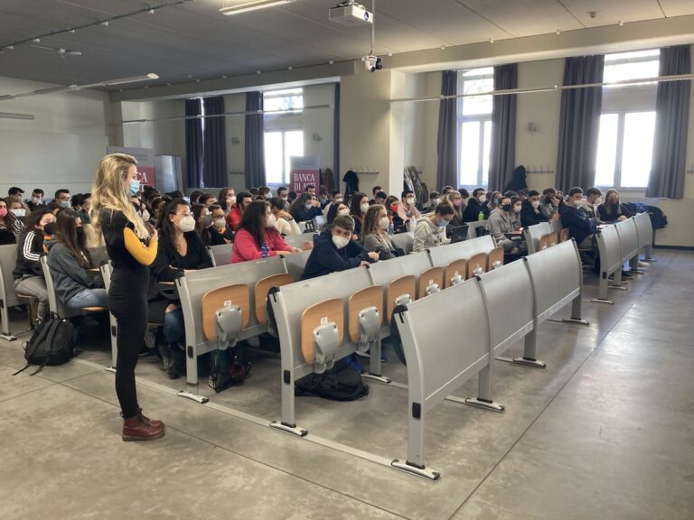 Una lezione agli studenti Suism dei dirigenti autodromo nazionale di Monza