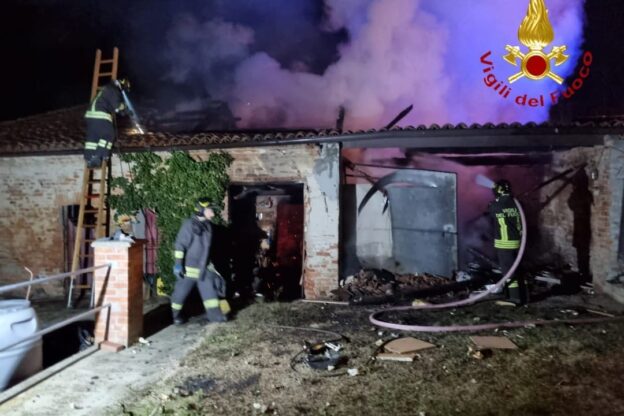 Esplode una bombola di gas: incendio vicino alla chiesa di Scurzolengo