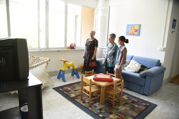 La Casa delle Donne e dei Bambini spiegata in un opuscolo del Comune