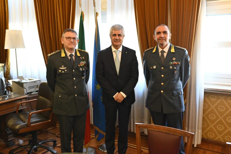 Il comandante regionale della guardia di finanza in visita ad Asti