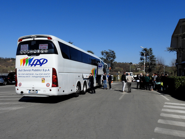 Nuovo viaggio a Przemysl, in Polonia, di un bus del servizio noleggio di Asp