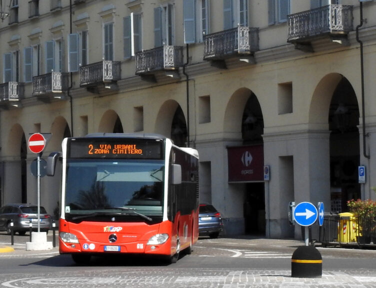Asti, sui bus Asp circolazione gratuita degli ucraini per i primi cinque giorni in Italia