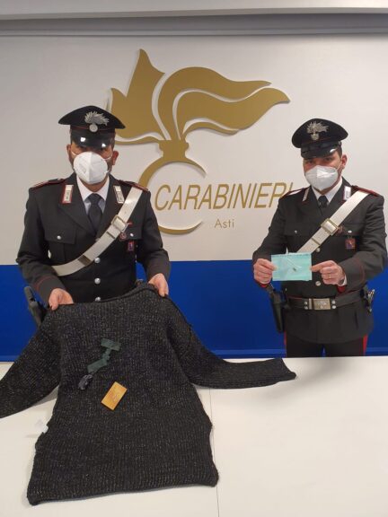 Cercano di superare gli esami per la patente con l’aiuto della tecnologia: i carabinieri di Asti denunciano per truffa i due “intraprendenti” candidati