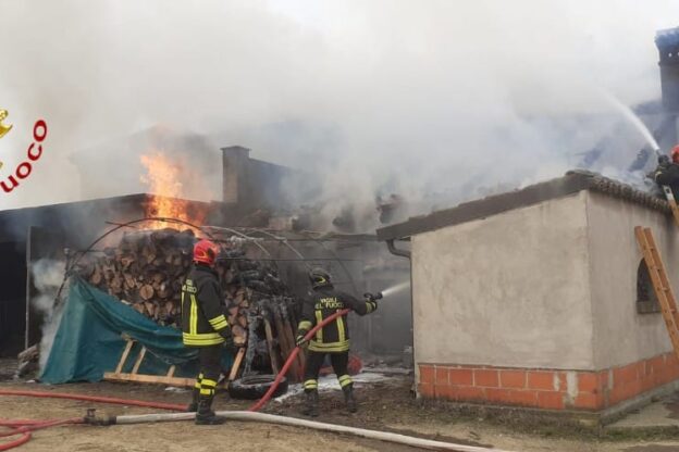 Va a fuoco una cascina a Mombaruzzo