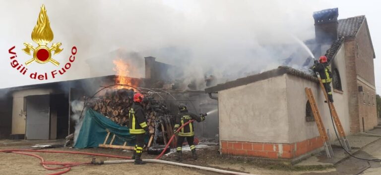 Va a fuoco una cascina a Mombaruzzo