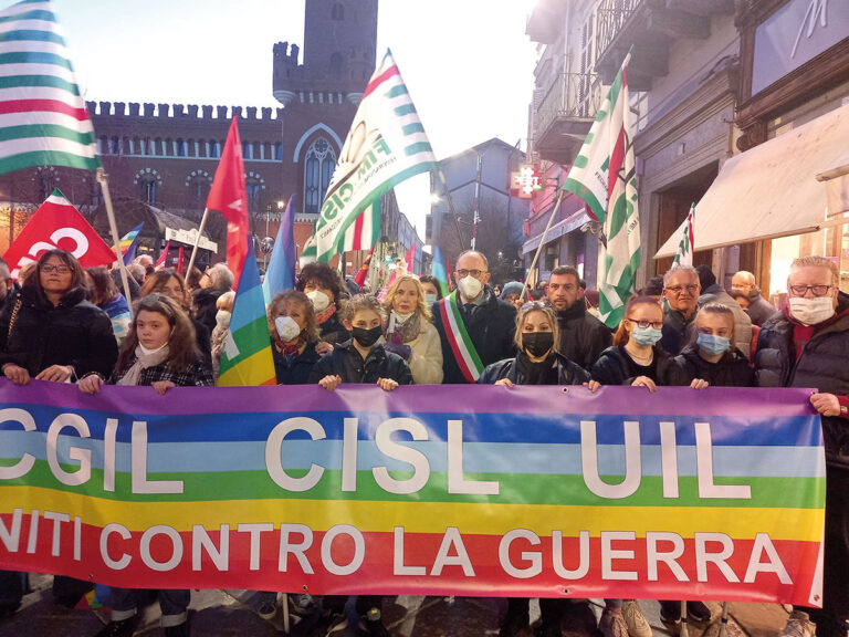 La locandina della Gazzetta d’Asti: ecco i principali argomenti della settimana