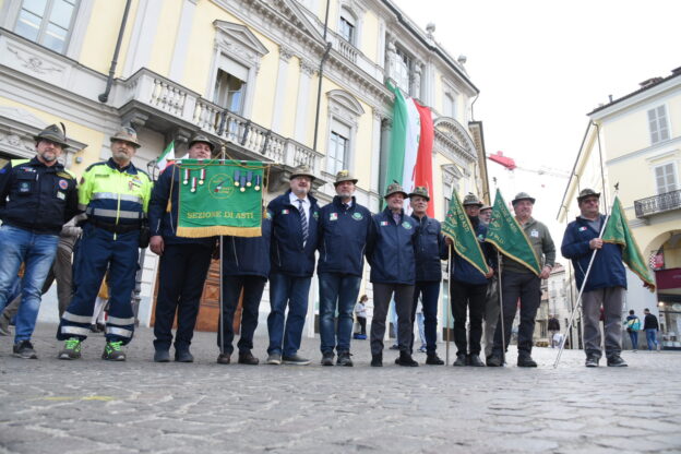 Asti, i primi momenti della storica adunata degli alpini