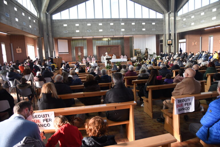 Da oggi abolito il distanziamento in Chiesa