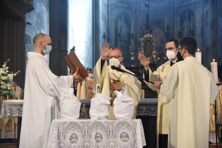 Il messaggio del vescovo Marco per la Santa Pasqua: “Una colpa felice?”