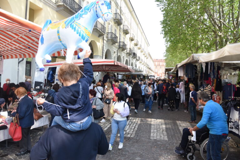 La locandina della Gazzetta d’Asti: ecco i principali argomenti della settimana