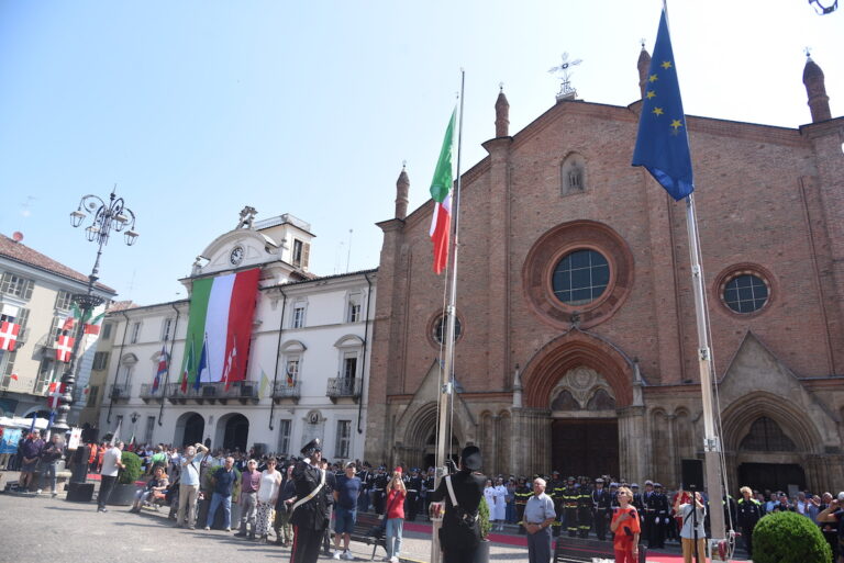 Asti celebra la festa della Repubblica: la fotogallery