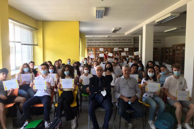 Liceo Vercelli: consegna dei diplomi del percorso di Curvatura Biomedica
