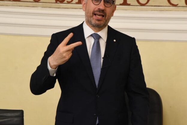 Rasero tra i firmatari della lettera di 11 sindaci a Draghi: “Va avanti”