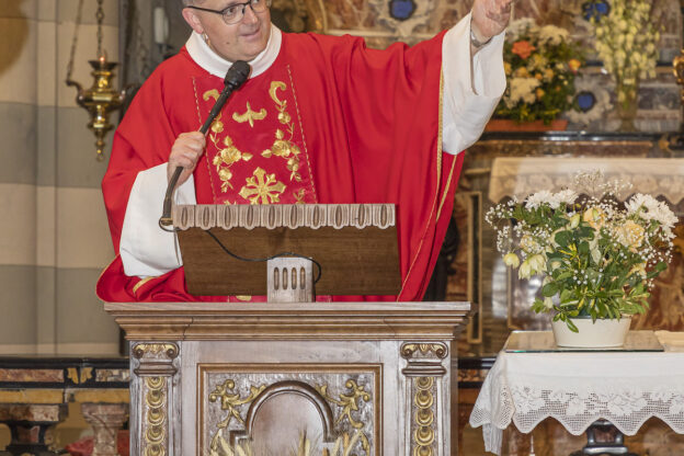 Villanova, don Carlo Rampone festeggia i 25 anni di ordinazione
