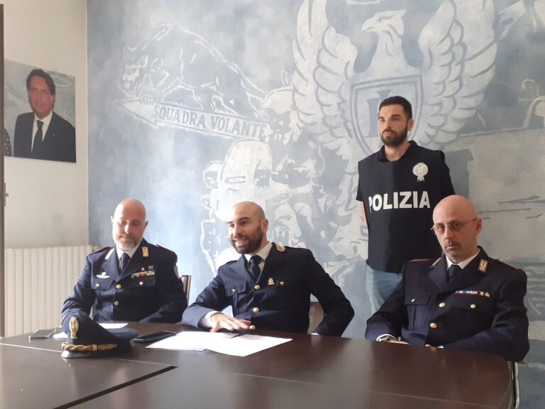 Asti, la polizia scopre un gruppo di truffatori on line: i consigli per evitare i raggiri