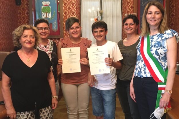 Borse di studio per Giada e Fabrizio premiati dal Comune di Villafranca  