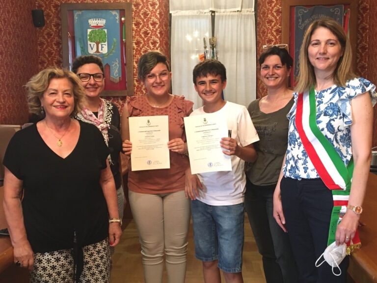 Borse di studio per Giada e Fabrizio premiati dal Comune di Villafranca  