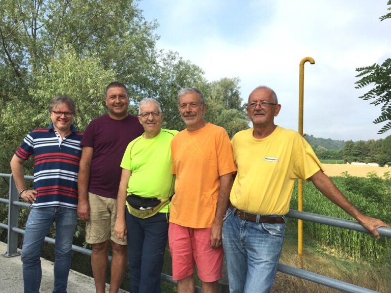 A Villafranca i camminatori sperimentano il tracciamento della futura pista ciclabile   