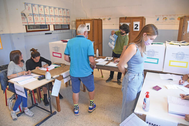 La locandina della Gazzetta d’Asti: ecco i principali argomenti della settimana