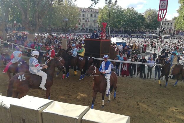 Palio di Asti, il mossiere Bircolotti: “Non confondiamo le partenze false con le forzature”