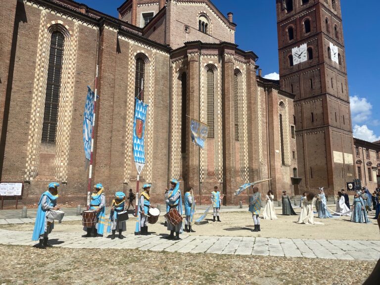 Asti, le prime immagini del corteo storico