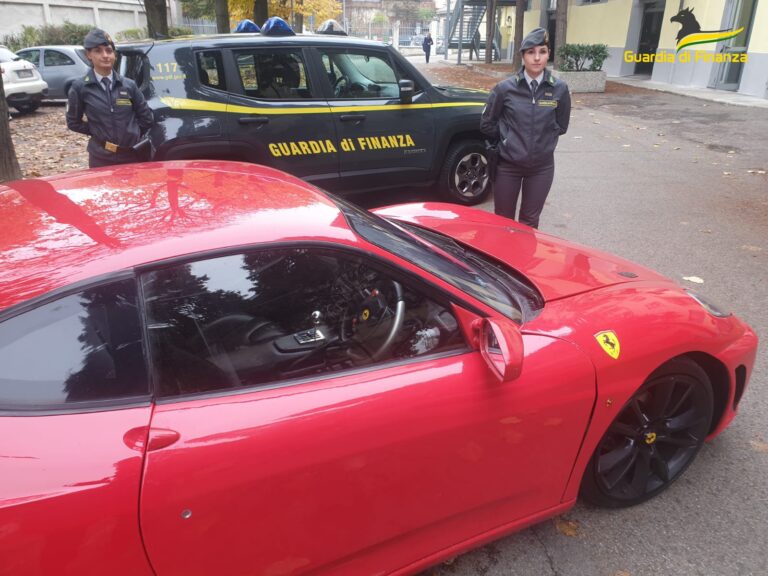 Asti, la finanza sequestra una Ferrari falsa