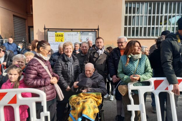 Papa Francesco a Portacomaro dona un rosario alla cugina Nella