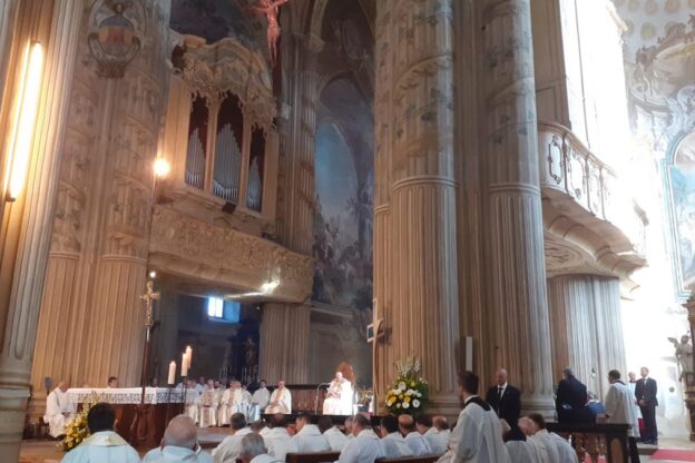 Papa Francesco all’Angelus: “Diamoci da fare e continuiamo a pregare per la pace”