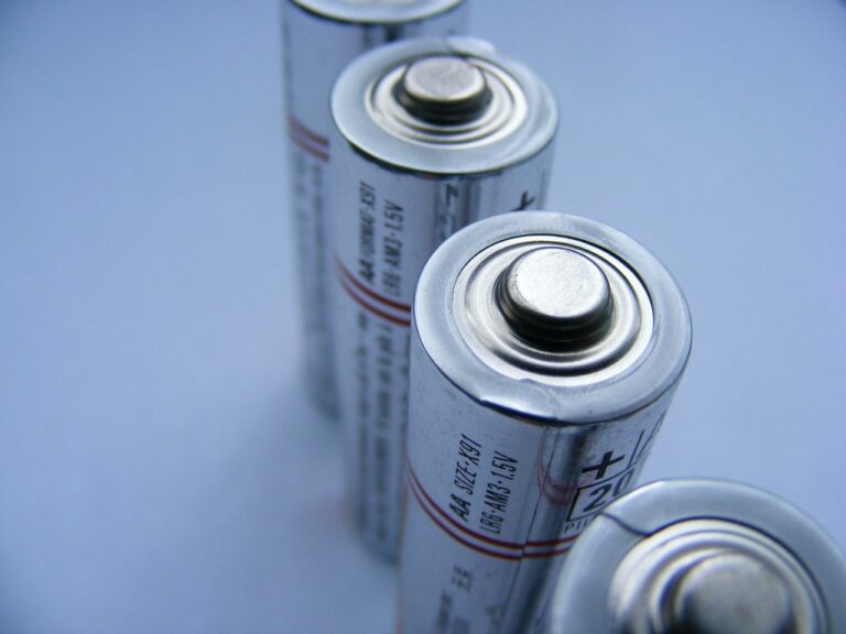 Batterie alcaline e pile zinco-aria: caratteristiche e differenze