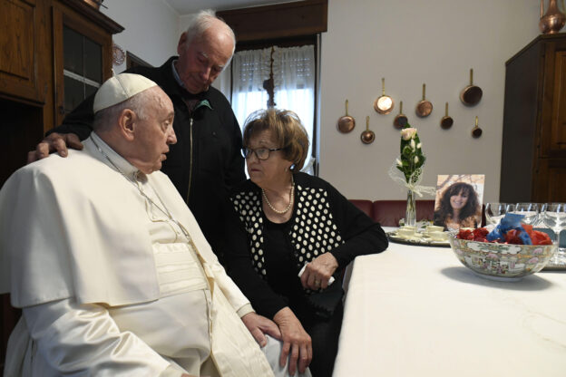 Da Tigliole, le foto della visita di Papa Francesco alla cugina Delia Gai