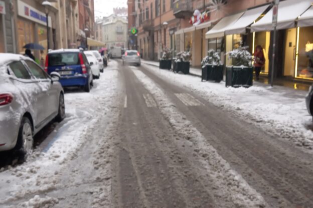Neve sull’Astigiano: domani in città scuole chiuse