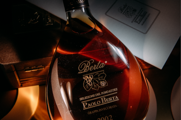 La grappa invecchiata delle distilleria Berta vince il premio Bibenda 2023