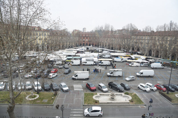 Mercato di piazza Alfieri, prolungata di un’ora la vendita