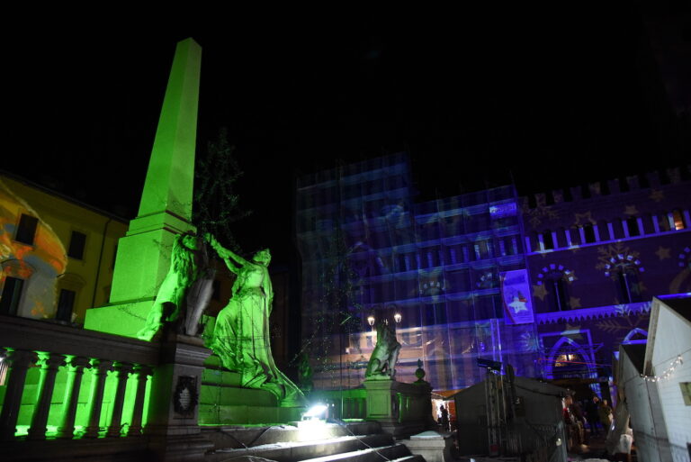 Giornata delle persone scomparse: il monumento all’Unità d’Italia si colora di verde