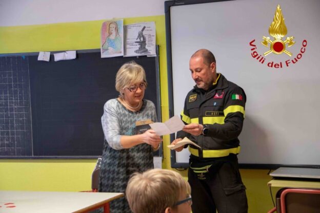 Donazione dell’Associazione Vigili del Fuoco di Asti all’elementare Oberdan