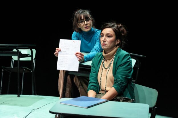 Al Teatro Alfieri ultimi biglietti disponibili per lo spettacolo “Il nodo” con Ambra Angiolini e Arianna ScommegnaAl Teatro Alfieri