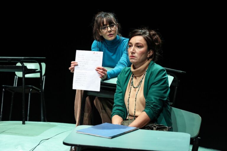 Al Teatro Alfieri ultimi biglietti disponibili per lo spettacolo “Il nodo” con Ambra Angiolini e Arianna ScommegnaAl Teatro Alfieri