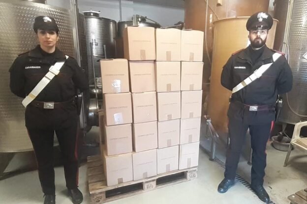 I carabinieri della Compagnia di Canelli arrestano gli autori di una truffa a un imprenditore vinicolo