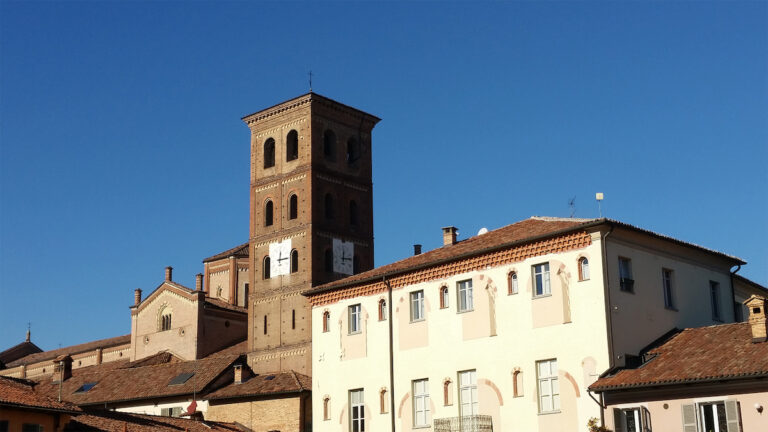 Le Passeggiate culturali non solo per conoscere i luoghi nascosti di Asti ma anche per incontrarsi e conoscersi