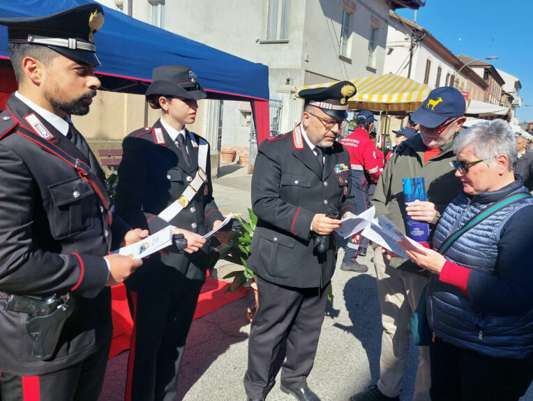 I carabinieri a Motta per dispensare consigli anti-truffa