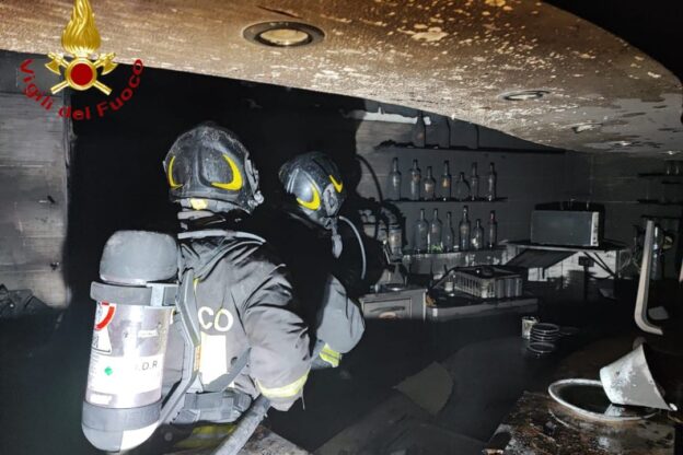 Incendio in un bar di corso Torino