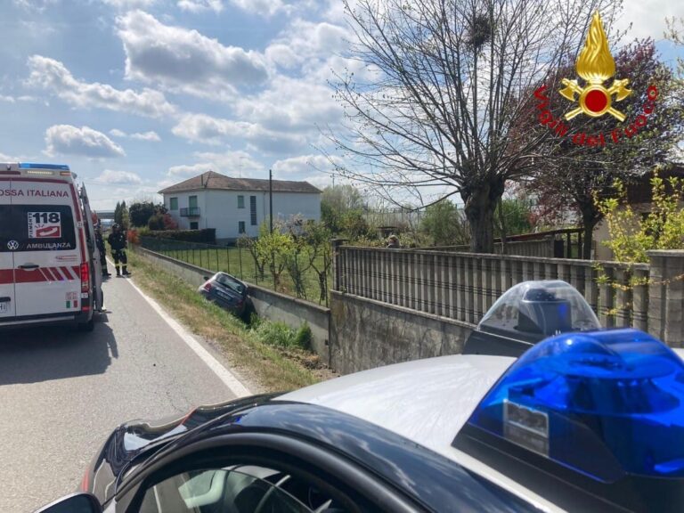 Auto fuori strada a San Marzanotto