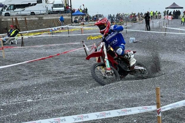 Pasquetta in pista con i piloti del moto club Alfieri