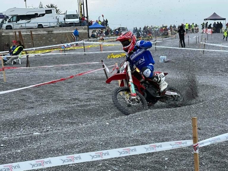 Pasquetta in pista con i piloti del moto club Alfieri