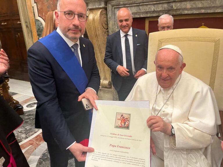 Consegnata a papa Francesco l’onorificenza dell’Ordine di San Secondo