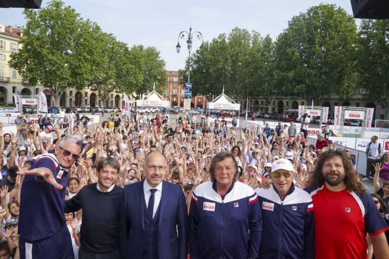 Oltre 350 bambini in festa tra sport e musica con i campioni dello sport 