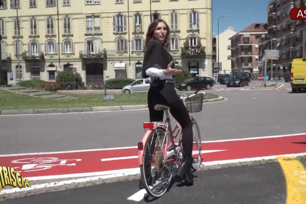 Su “Striscia la notizia” il servizio sulle piste ciclabili: “Ad Asti le fanno strane”